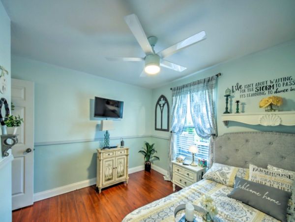 Cape Coral Vacation Pool Home Sleeps 6 Guests