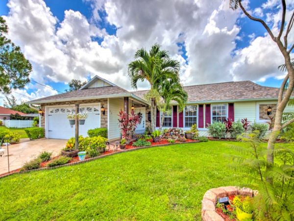 Cape Coral Vacation Pool Home Sleeps 6 Guests