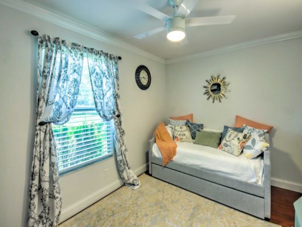 Cape Coral Vacation Pool Home Sleeps 6 Guests