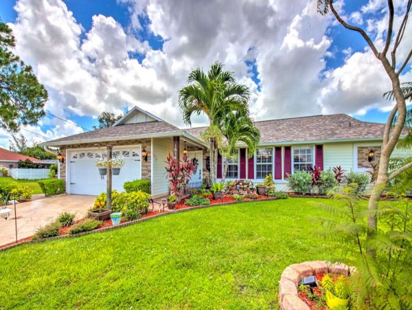 Cape Coral Vacation Pool Home Sleeps 6 Guests