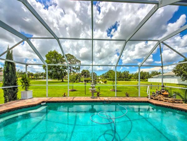 Cape Coral Vacation Pool Home Sleeps 6 Guests
