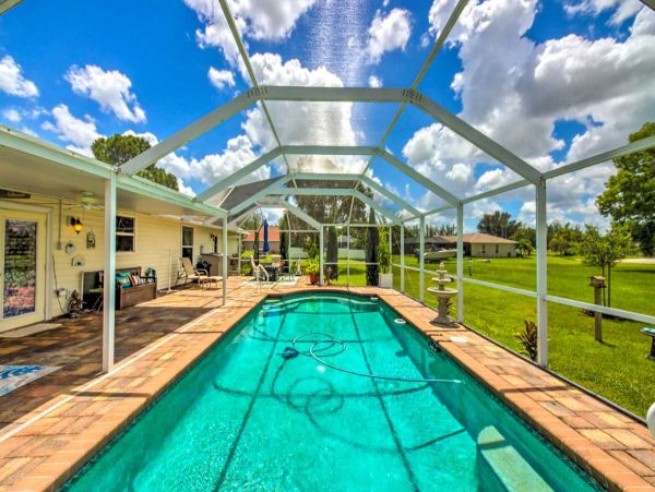 Cape Coral Vacation Pool Home Sleeps 6 Guests