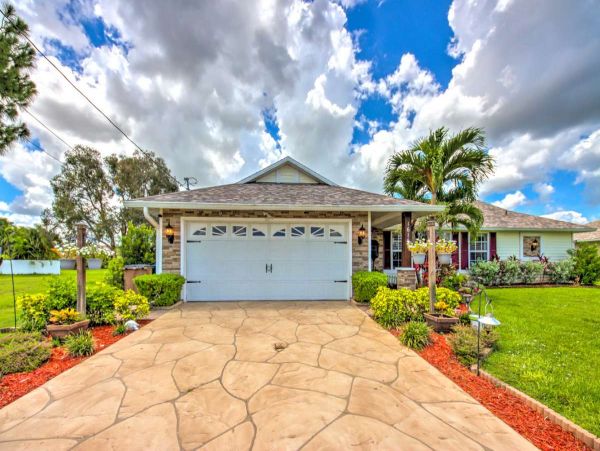 Cape Coral Vacation Pool Home Sleeps 6 Guests