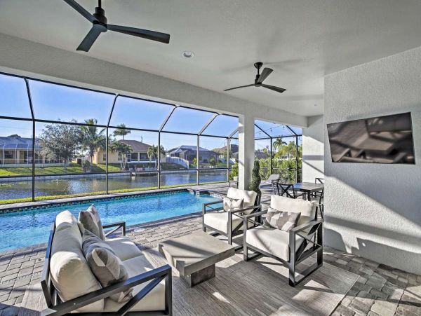 Elegant 3 Bedroom Vacation Canal Home in Cape Coral