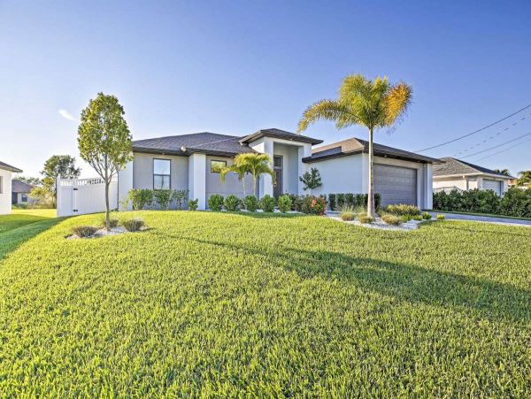 Elegant 3 Bedroom Vacation Canal Home in Cape Coral