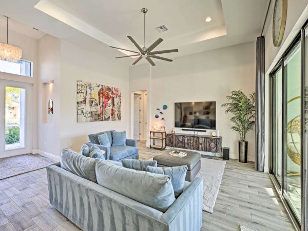 Elegant 3 Bedroom Vacation Canal Home in Cape Coral