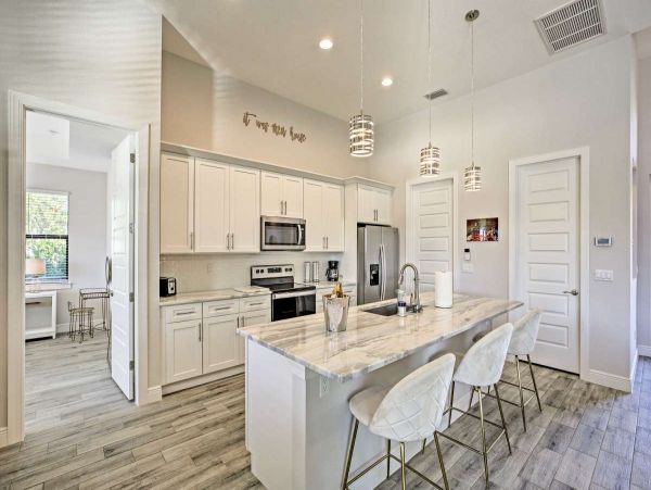 Elegant 3 Bedroom Vacation Canal Home in Cape Coral