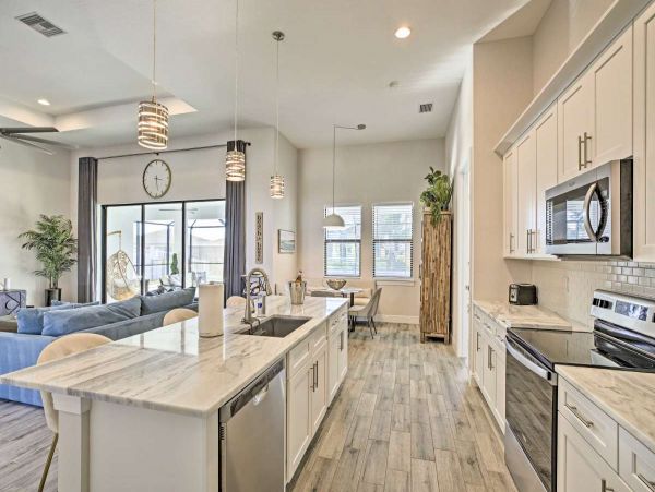 Elegant 3 Bedroom Vacation Canal Home in Cape Coral
