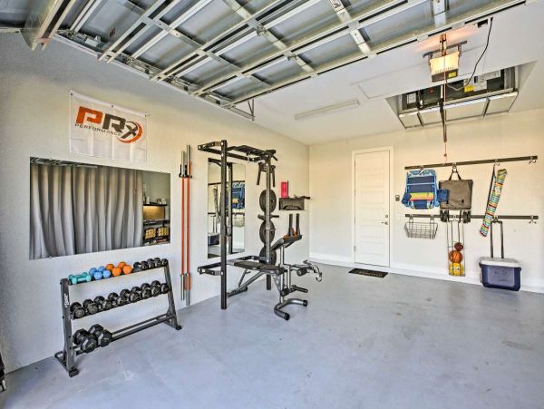 Elegant 3 Bedroom Vacation Canal Home in Cape Coral