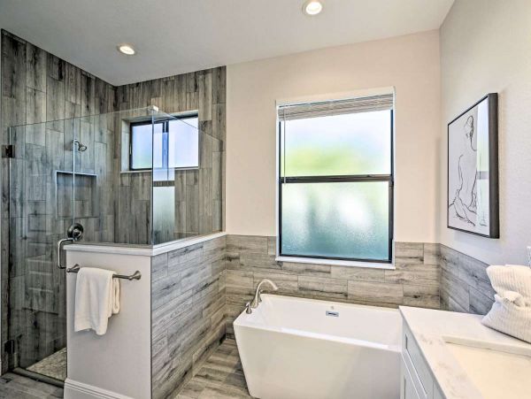 Elegant 3 Bedroom Vacation Canal Home in Cape Coral