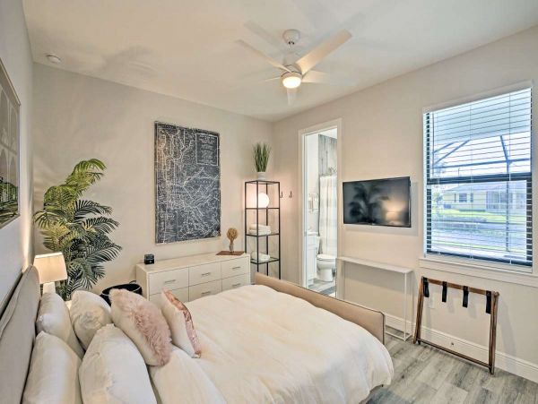 Elegant 3 Bedroom Vacation Canal Home in Cape Coral