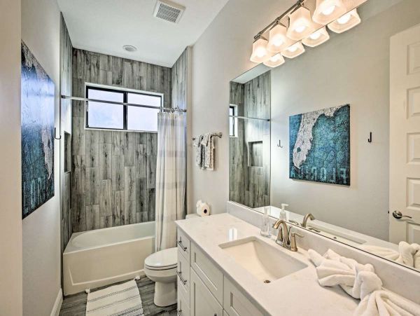 Elegant 3 Bedroom Vacation Canal Home in Cape Coral