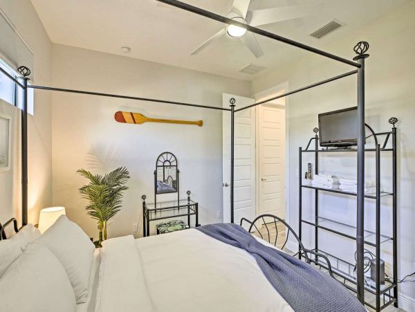 Elegant 3 Bedroom Vacation Canal Home in Cape Coral