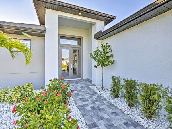 Elegant 3 Bedroom Vacation Canal Home in Cape Coral