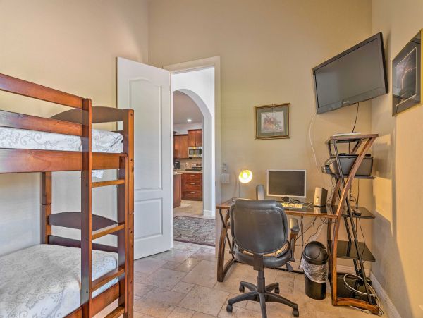 Cape Coral Lovely Pool Vacation Home