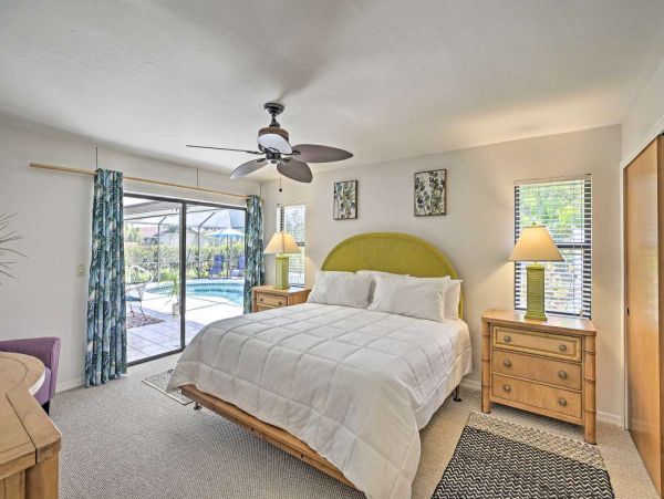 Cape Coral 3 Bedroom Vacation Home with Private Pool