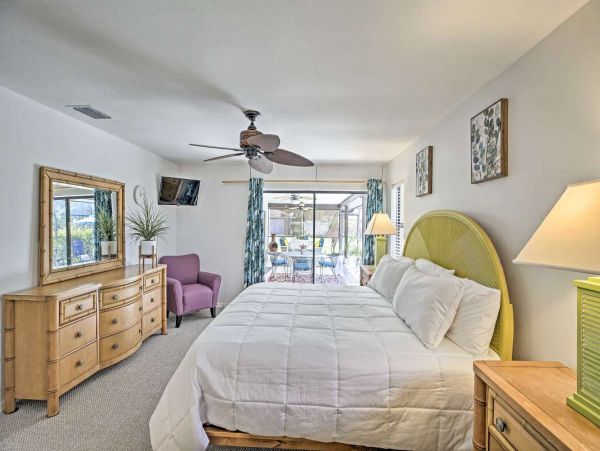 Cape Coral 3 Bedroom Vacation Home with Private Pool