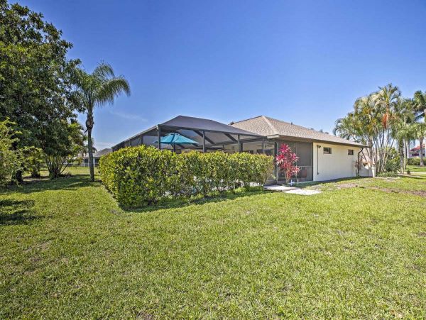 Cape Coral 3 Bedroom Vacation Home with Private Pool