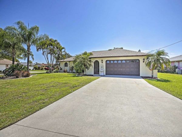 Cape Coral 3 Bedroom Vacation Home with Private Pool