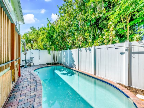 A Serene 3 BR Coastal Home with Pool in Holmes Beach A Block to Beach
