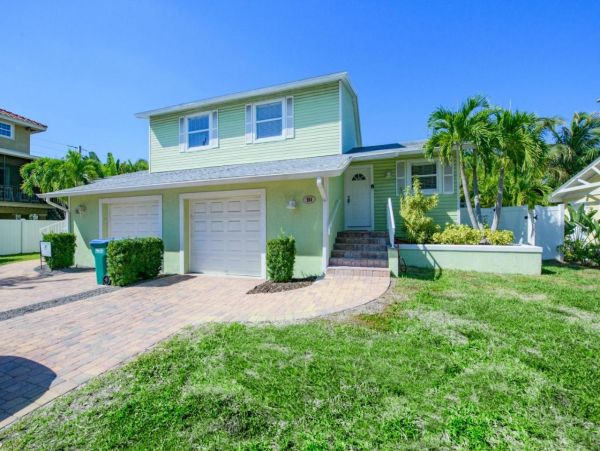 A Serene 3 BR Coastal Home with Pool in Holmes Beach A Block to Beach