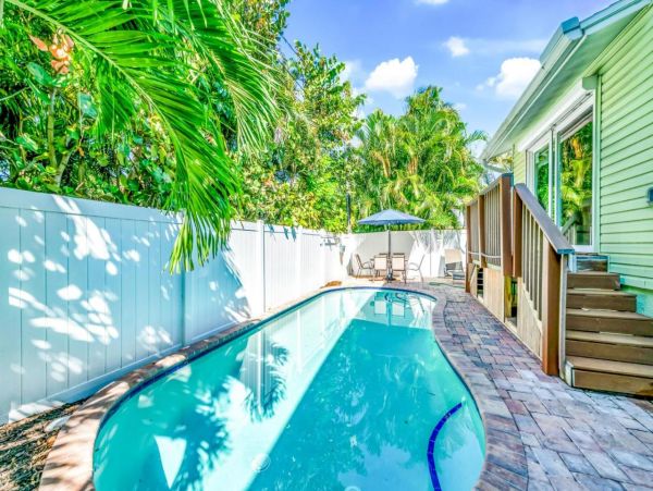 A Serene 3 BR Coastal Home with Pool in Holmes Beach A Block to Beach