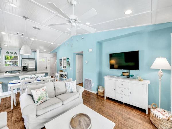 A Serene 3 BR Coastal Home with Pool in Holmes Beach A Block to Beach
