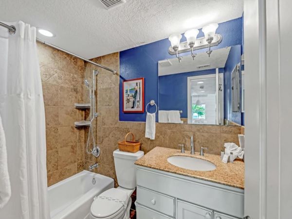 A Serene 3 BR Coastal Home with Pool in Holmes Beach A Block to Beach