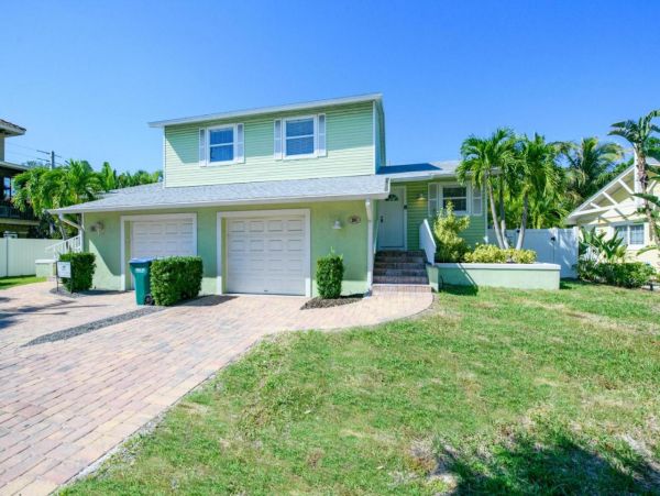 A Serene 3 BR Coastal Home with Pool in Holmes Beach A Block to Beach