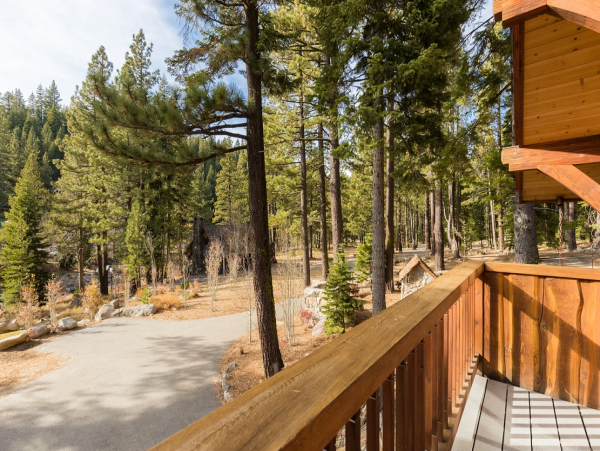 Truckee River Vacation Home with 6 Bedroom & Fire Pit