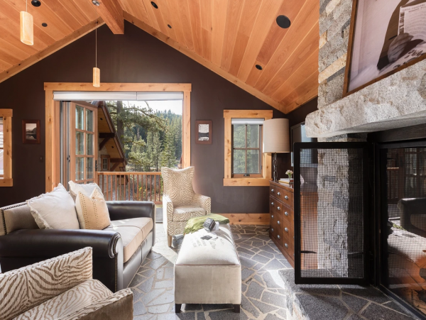 Truckee River Vacation Home with 6 Bedroom & Fire Pit