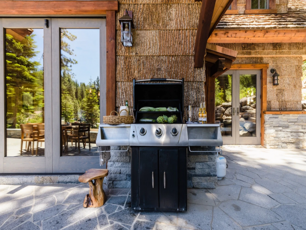 Truckee River Vacation Home with 6 Bedroom & Fire Pit