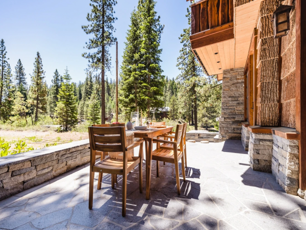Truckee River Vacation Home with 6 Bedroom & Fire Pit