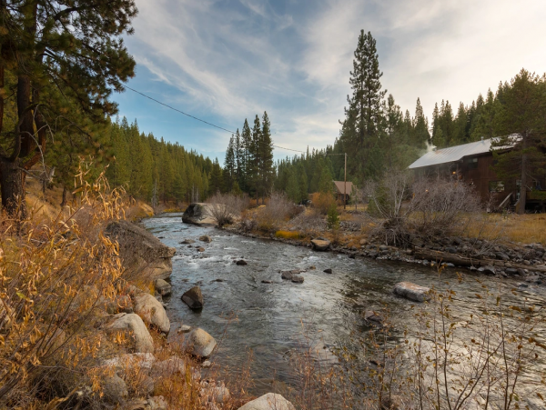 Truckee River Vacation Home with 6 Bedroom & Fire Pit