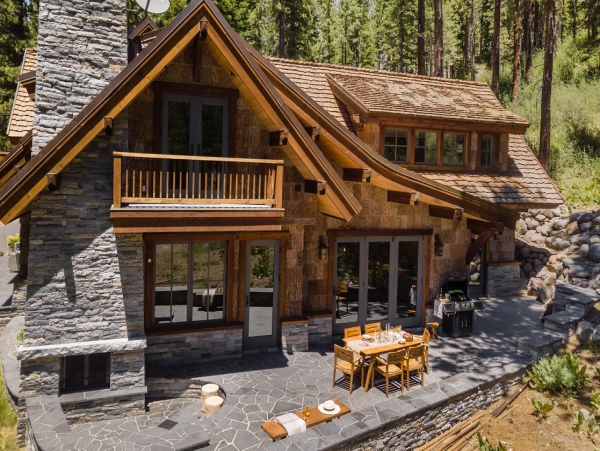 Truckee River Vacation Home with 6 Bedroom & Fire Pit