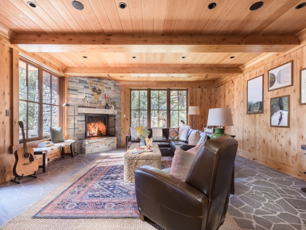 Truckee River Vacation Home with 6 Bedroom & Fire Pit