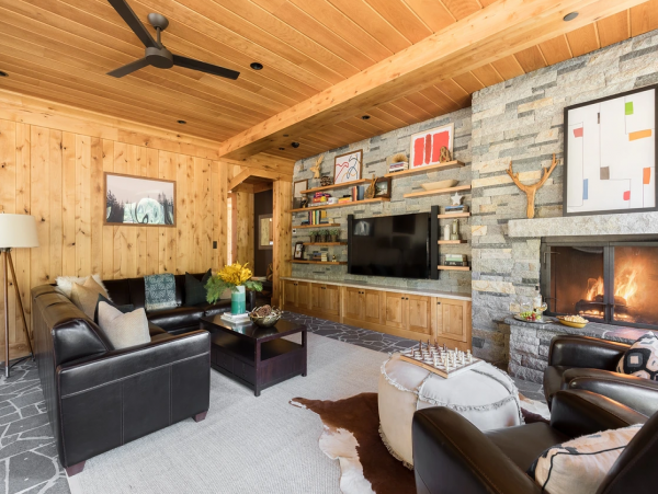 Truckee River Vacation Home with 6 Bedroom & Fire Pit