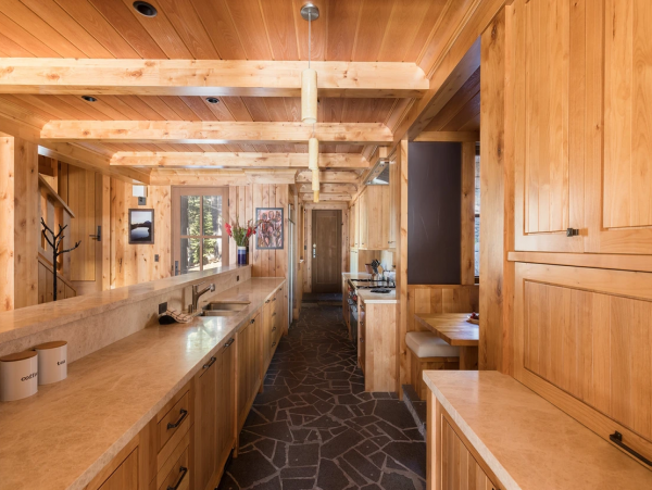 Truckee River Vacation Home with 6 Bedroom & Fire Pit