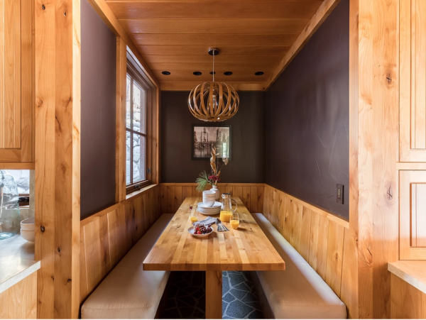 Truckee River Vacation Home with 6 Bedroom & Fire Pit