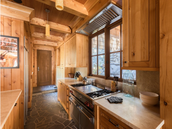 Truckee River Vacation Home with 6 Bedroom & Fire Pit