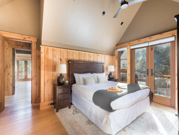 Truckee River Vacation Home with 6 Bedroom & Fire Pit