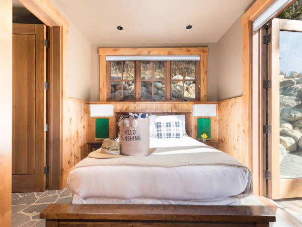 Truckee River Vacation Home with 6 Bedroom & Fire Pit