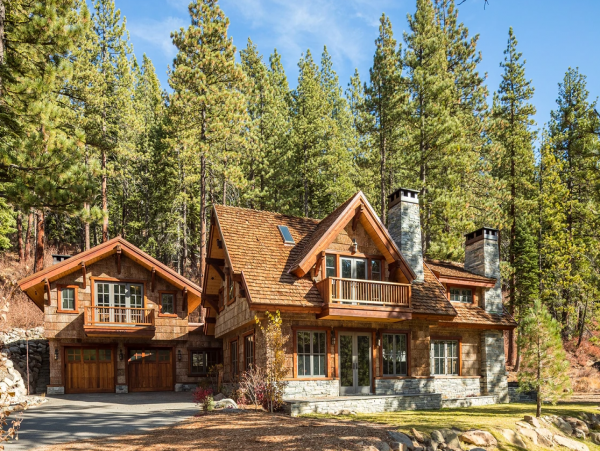 Truckee River Vacation Home with 6 Bedroom & Fire Pit