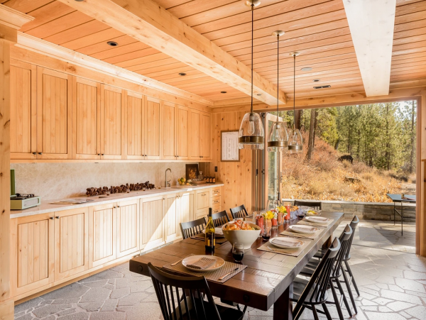 Truckee River Vacation Home with 6 Bedroom & Fire Pit