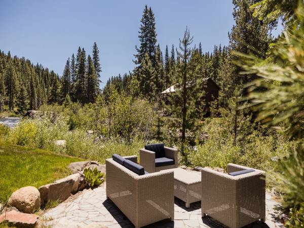 Truckee River Vacation Home with 6 Bedroom & Fire Pit