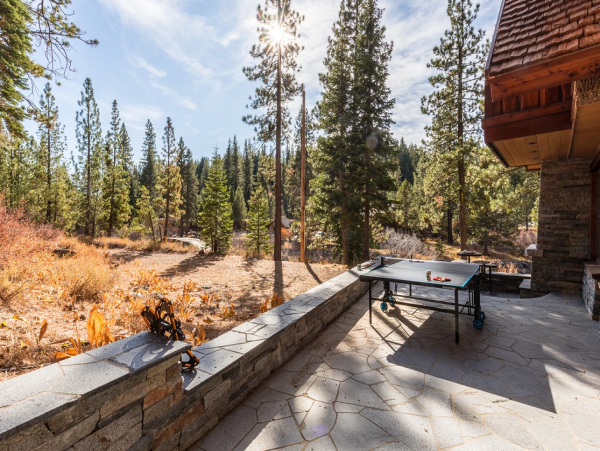 Truckee River Vacation Home with 6 Bedroom & Fire Pit
