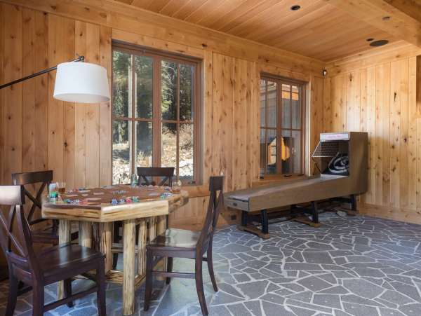 Truckee River Vacation Home with 6 Bedroom & Fire Pit