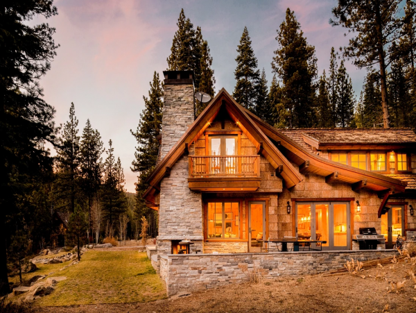Truckee River Vacation Home with 6 Bedroom & Fire Pit