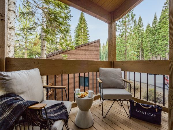 Lake Tahoe Mountain Vacation Rental 2 BR Steps from Ski Lifts