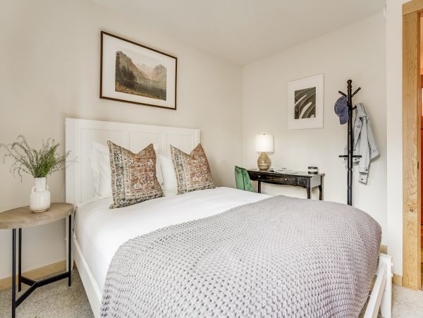 Lake Tahoe Mountain Vacation Rental 2 BR Steps from Ski Lifts